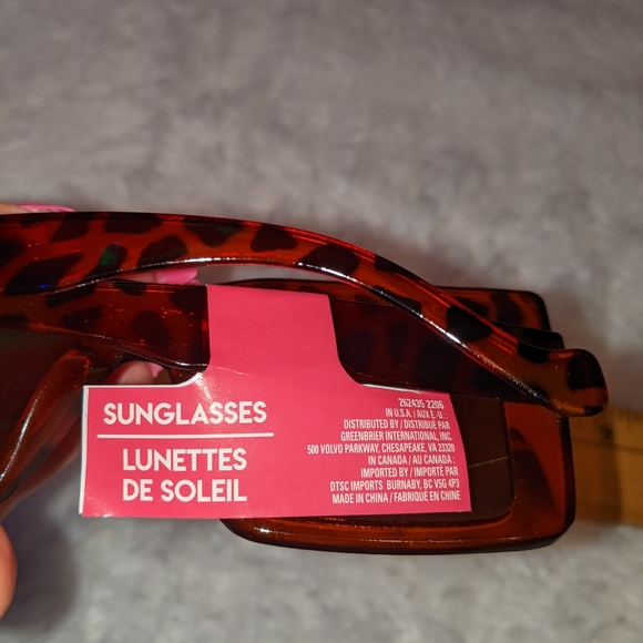 Nwt Kendall & Kylie animal print pouches/cosmetic bag w/ animal print sunglasses - Picture 9 of 16